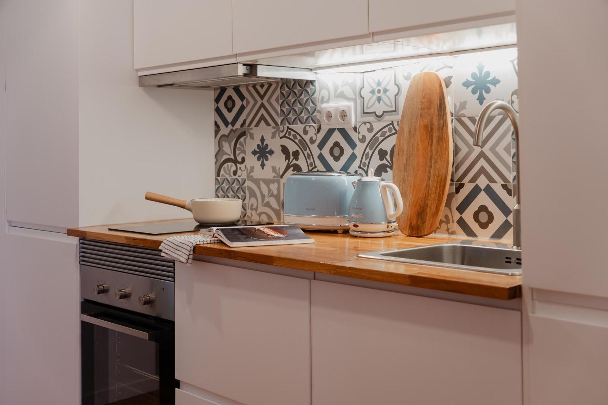 Stylish Getaway In A Mezzanine Flat By The Castle Apartman Lisboa Kültér fotó