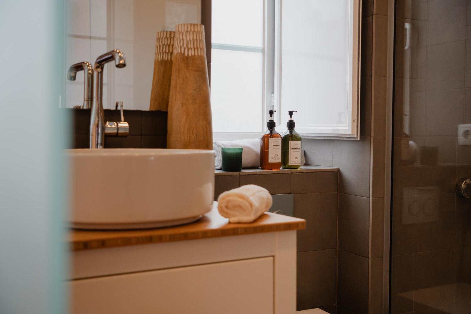Stylish Getaway In A Mezzanine Flat By The Castle Apartman Lisboa Kültér fotó