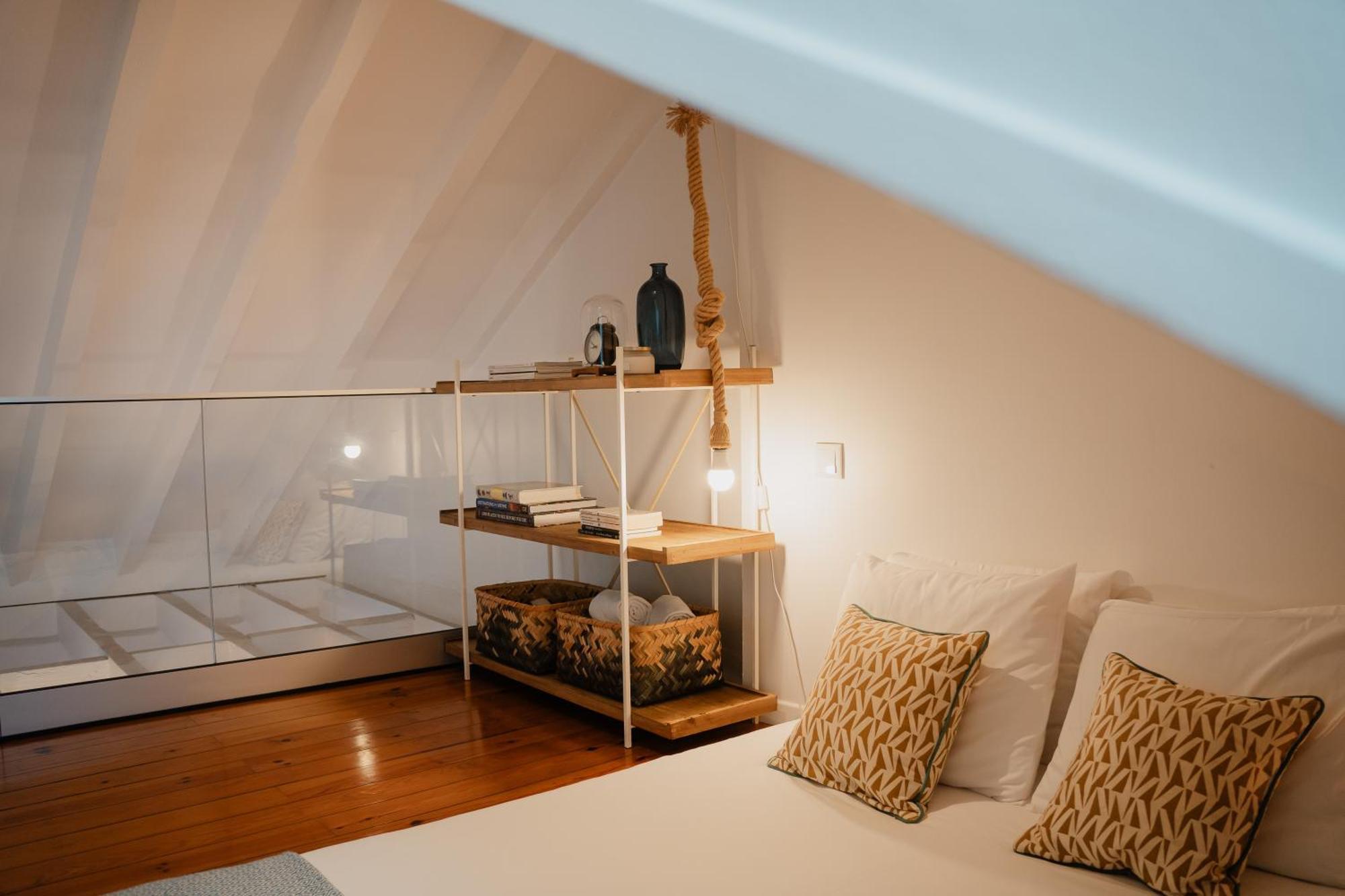 Stylish Getaway In A Mezzanine Flat By The Castle Apartman Lisboa Kültér fotó