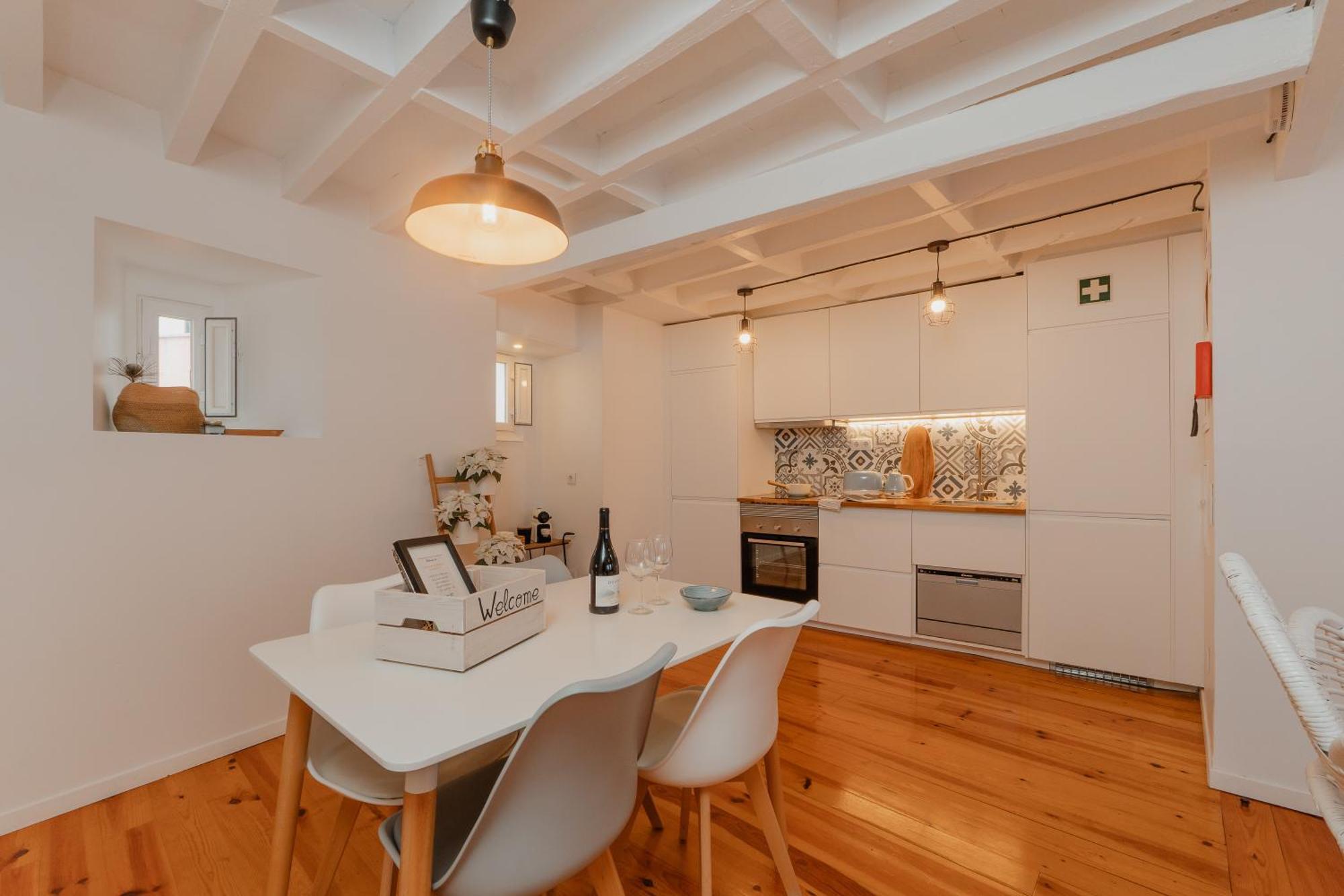 Stylish Getaway In A Mezzanine Flat By The Castle Apartman Lisboa Kültér fotó